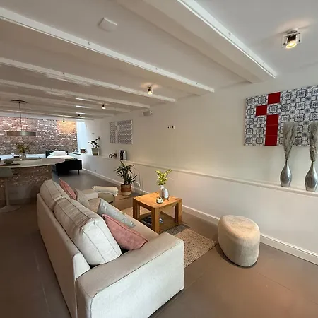 Apartman Elegant Canal-side In Heart Of *