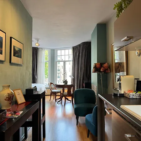 Bed & Breakfast Decor Canal House *