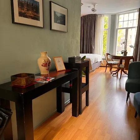 Decor Canal House Bed & Breakfast *