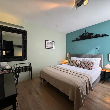 Decor Canal House Bed & Breakfast *