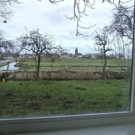 Bed & Breakfast Voorhuis En Klein Waterland