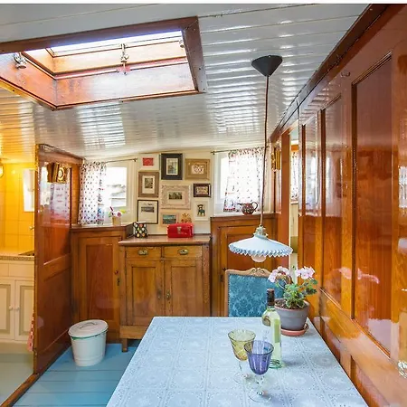 Westerdok25 Bed & Breakfast *