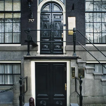717 Hotel