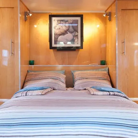 Houseboat Ms 3 Gebroeders Bed & Breakfast