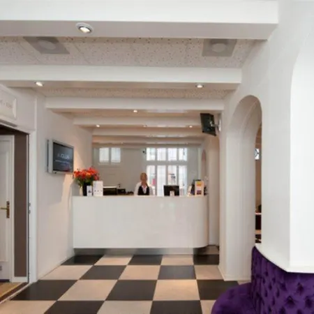 Hotel Mercure Centre Canal District 4*