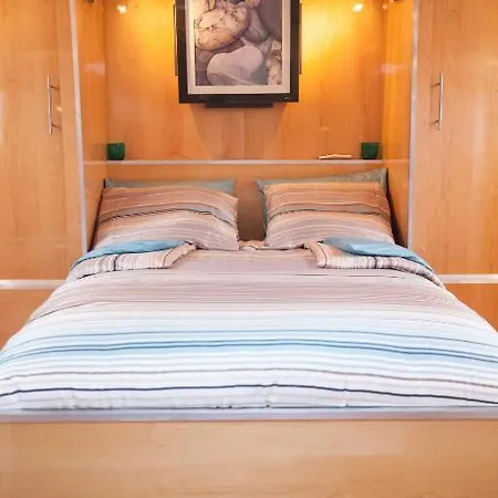 Houseboat Ms 3 Gebroeders Bed & Breakfast
