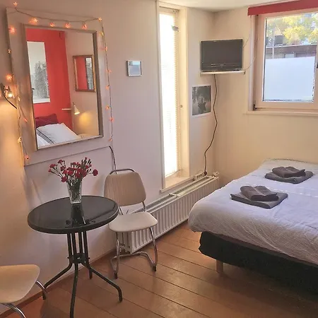 Couette-café Houseboat Westerdok Amsterdam