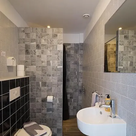 فندق مبيت وإفطار A Flynt 3*