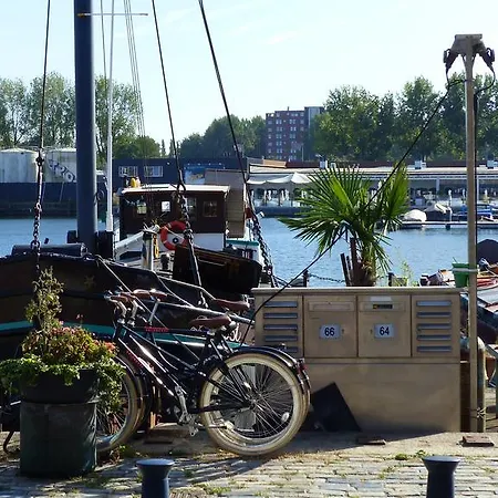 Houseboat Reussi * Amsterdam
