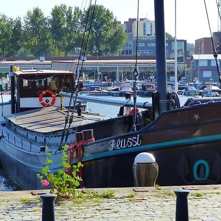 Bed & Breakfast Houseboat Reussi *