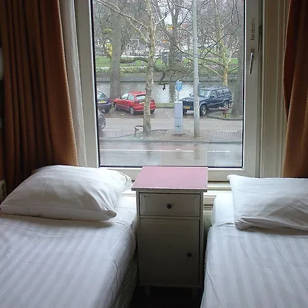 Blossoms Hotel 2*