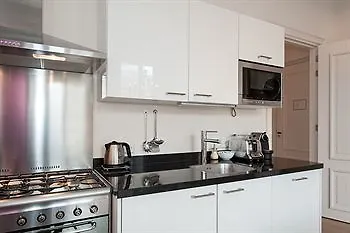 Canal Ξενοδοχείο 4*