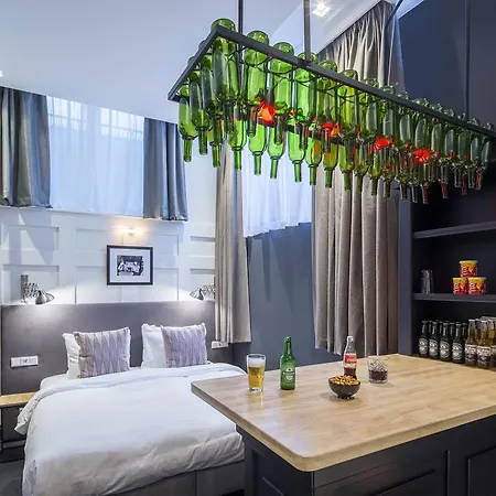 מלון The Highland House 4*
