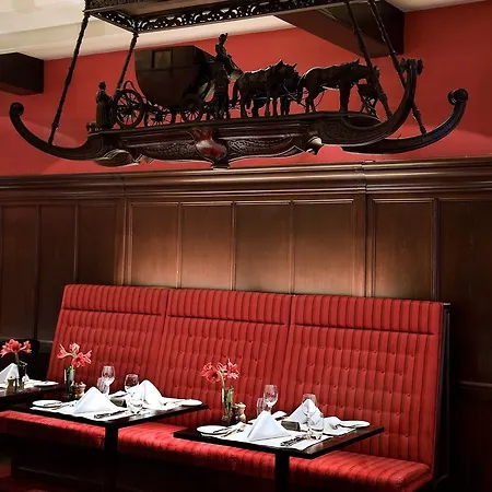 Hotel De Roode Leeuw 4*
