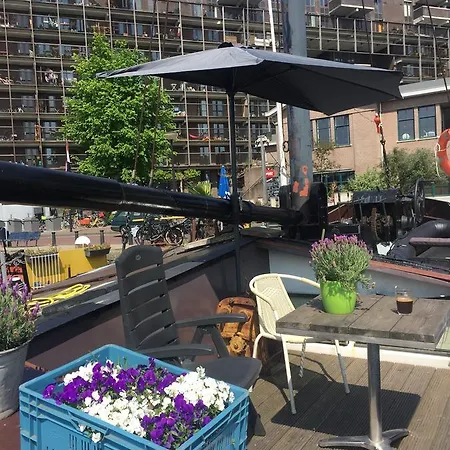 Houseboat Reussi