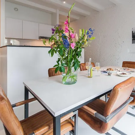Yays Salthouse Canal Aparthotel