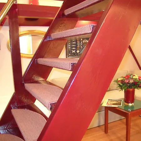 Hotel Des Arts 3*