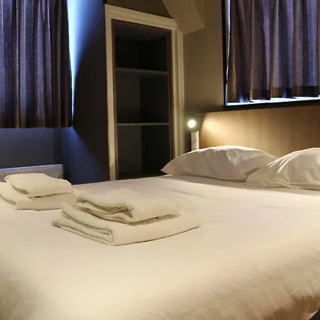 Hotel Blossoms 2*