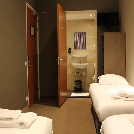Hotel Blossoms 2*