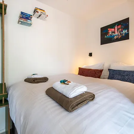 Prinsengracht Canal Bed & Breakfast 2*