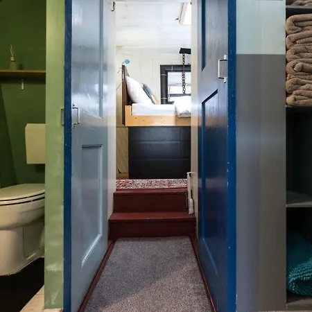 Bed & Breakfast Houseboat Reussi *