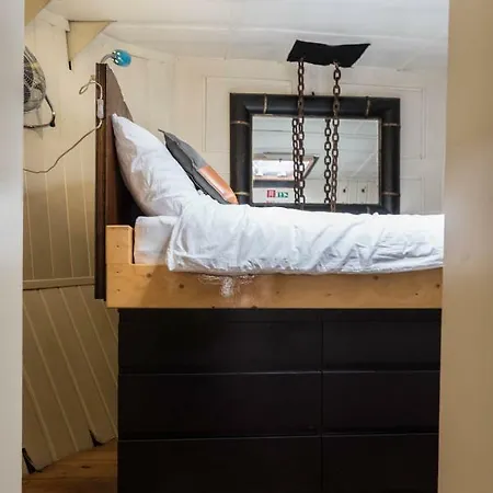 Houseboat Reussi Amsterdam