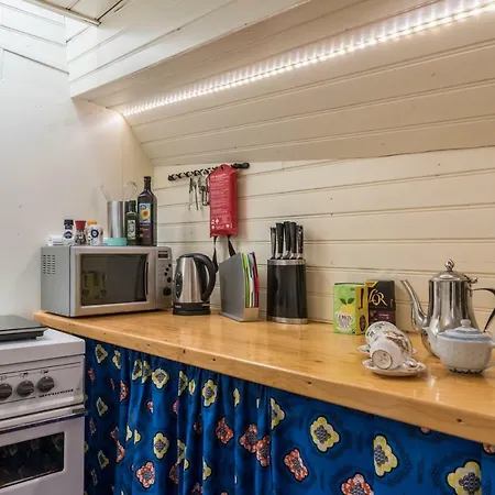 Houseboat Reussi Amsterdam