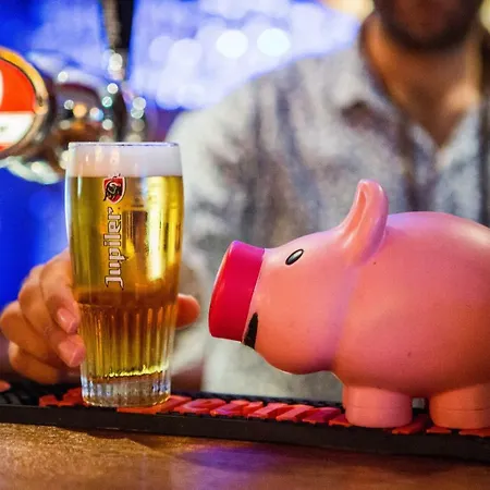 Flying Pig Uptown Hostel