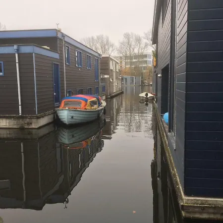 Houseboat Sooki Nocleg ze śniadaniem