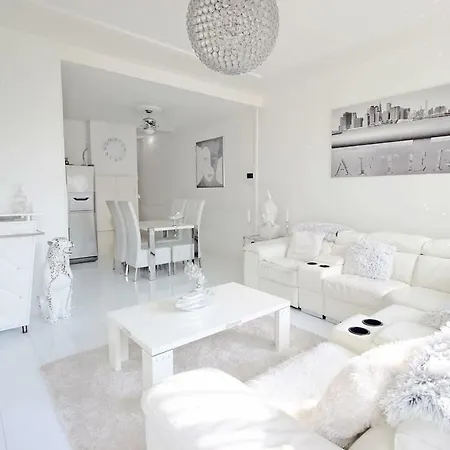 White Luxury Penthouse In Centre Appartement *