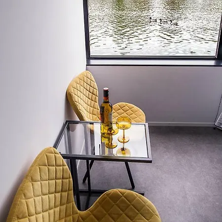 Houseboat - With A View B&B *