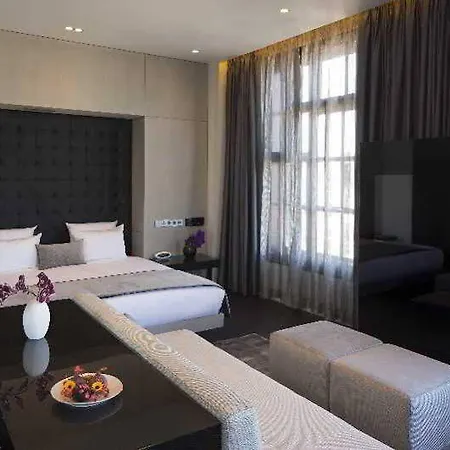 Art By Park Plaza 5*
