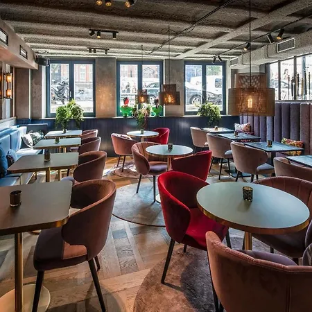 מלון The Highland House 4*
