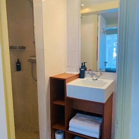 Amsterdam Central Guest House 게스트하우스 2*