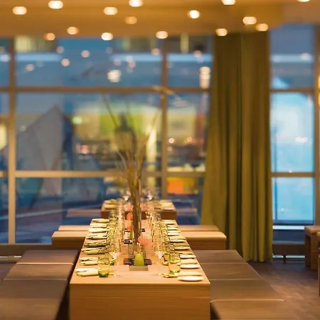 Hotel Moevenpick City Centre 4*