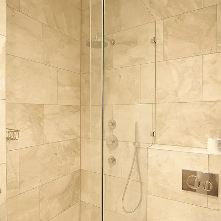 Stuart Luxury أمستردام