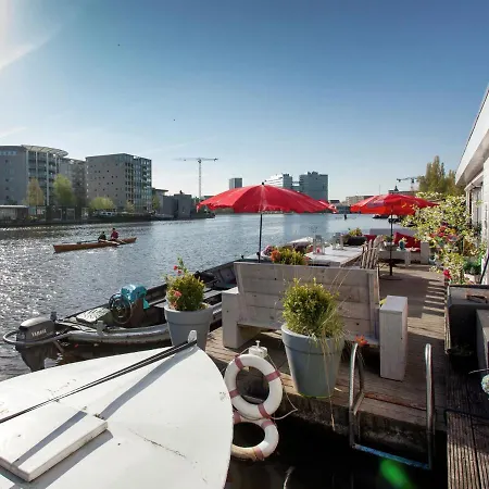 Hotel en barco Modern Houseboat In With Terrace Ámsterdam