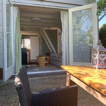 Ferienhaus Very In Durgerdam, With Private Garden, Free Parking, Pets Allowed *