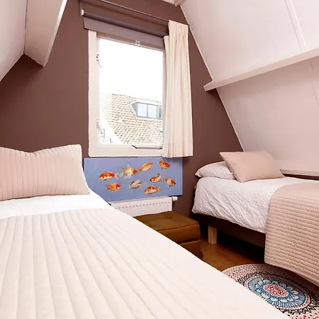 Ferienhaus Very In Durgerdam, With Private Garden, Free Parking, Pets Allowed