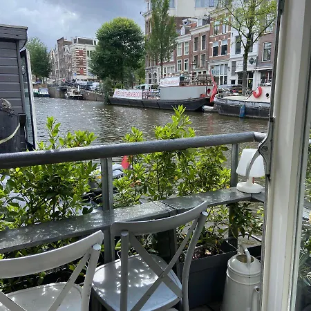 Houseboat Bonnie 住宿加早餐酒店 *