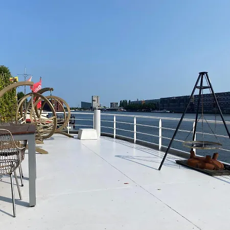 Stunning Boat With A View Botel