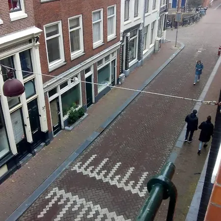 Aldo, Not For Parties, Not A Hotel, With Shared Bathroom, No Kitchen Accommodatie bij particulieren