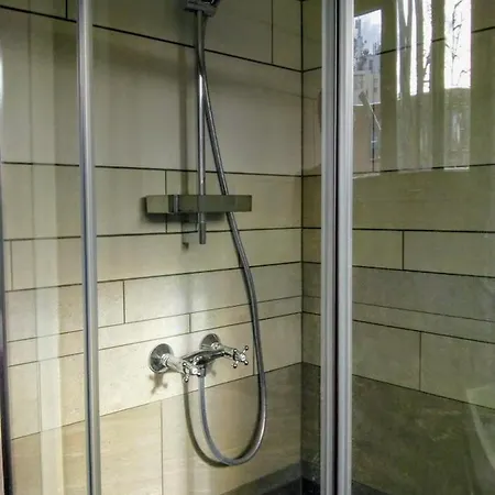 Aldo, Not For Parties, Not A Hotel, With Shared Bathroom, No Kitchen Accommodatie bij particulieren *