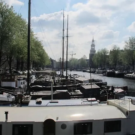 Stunning In The Center Of Old Ámsterdam