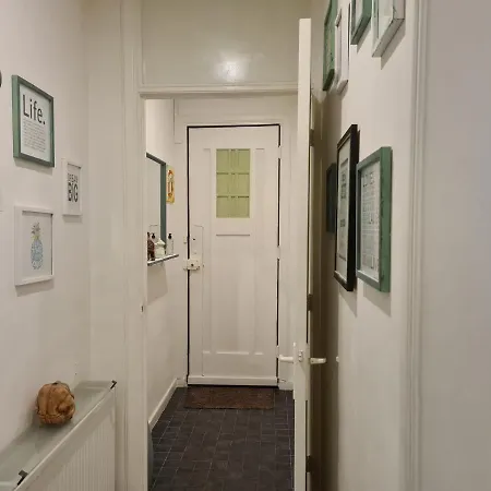 Apartament 1 Bedroom 15 Min By Tram To Centre!