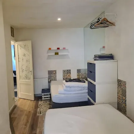 1 Bedroom 15 Min By Tram To Centre! Apartament