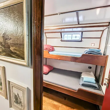 Hotelboat *