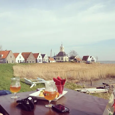 Very In Durgerdam, With Private Garden, Free Parking, Pets Allowed