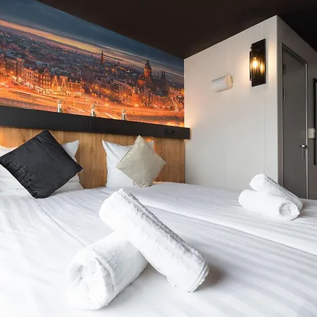 Botel Hotel 3*