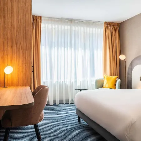Hotel Mercure North Station 4*